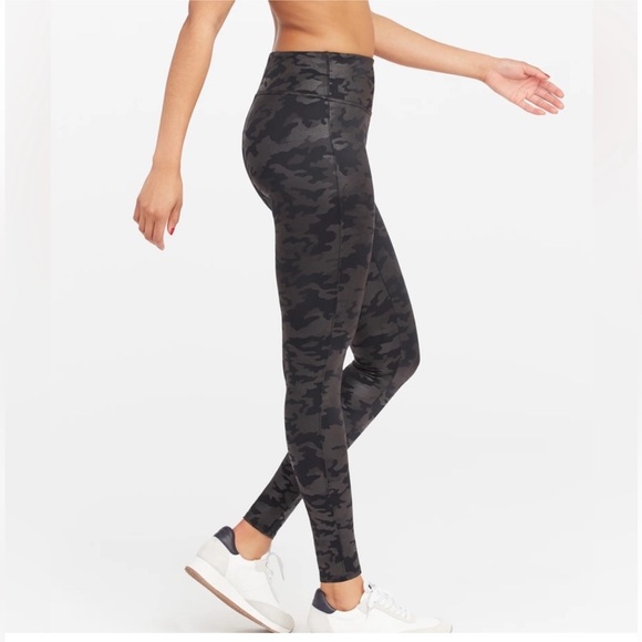 Spanx Faux Leather Camo Leggings Size Small - Picture 2 of 15